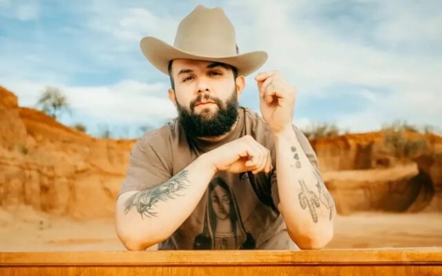 Carín León lidera las nominaciones a Premios Juventud 2026