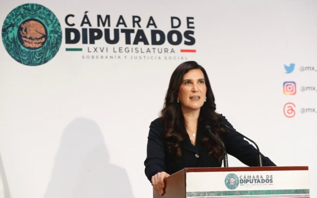 Kenia López pide mayor presupuesto para que la UNAM amplíe su matrícula en 2027