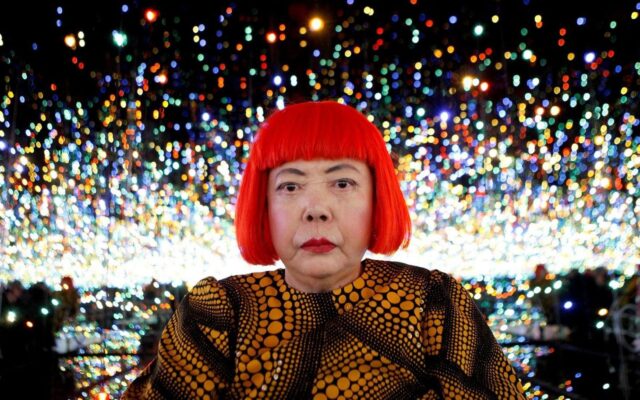 Muere Yayoi Kusama a los 97 años, la artista de los lunares infinitos