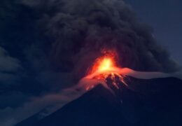 Volcán de Fuego reduce su actividad, pero Guatemala mantiene alerta