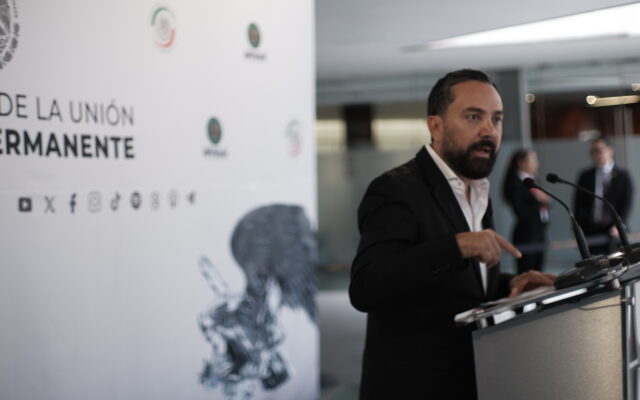 Arturo Ávila acusa uso político de alcaldías en foros conservadores