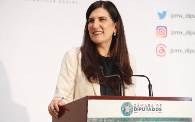 Kenia López llama a defender la libertad de expresión en consulta sobre derechos de las audiencias