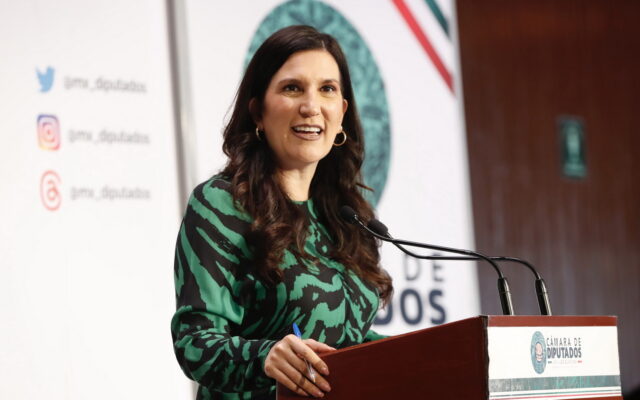 Kenia López pide reglas claras para proteger audiencias sin censurar a los medios