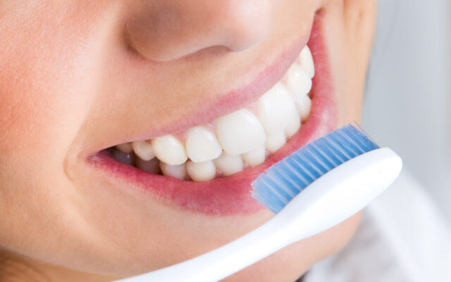 Los hábitos que pueden marcar la diferencia en tu salud bucal y prevenir problemas más allá de las caries