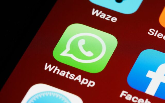 WhatsApp tiene una “papelera” que puede ayudarte a liberar espacio del celular: así puedes vaciarla