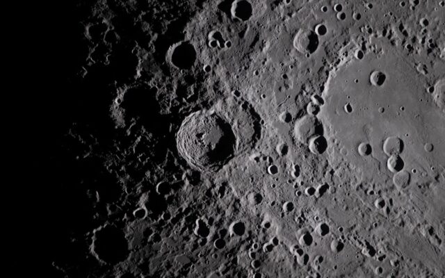 La NASA descubre un cráter recién formado en la Luna: un fenómeno que ocurre una vez por siglo