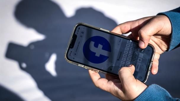 ONG y expertos rechazan prohibir redes sociales a menores en la UE