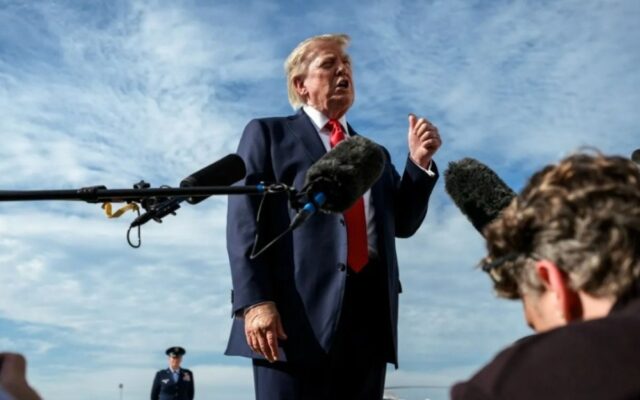 Trump prohíbe acceso a CNN, MS NOW y Politico; cadenas suspenden cobertura