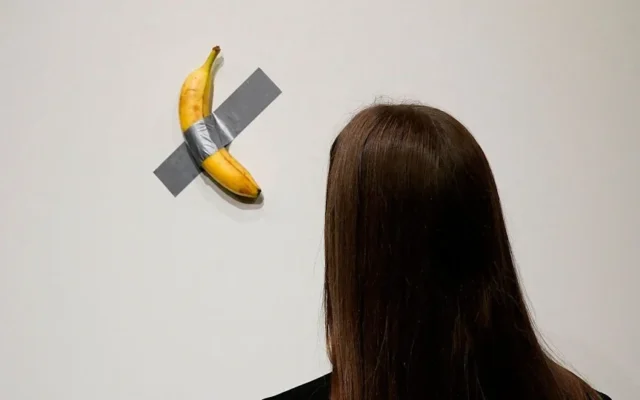 La historia detrás de la polémica banana de Maurizio Cattelan: por qué ‘Comedian’ no es tan radical como parece