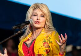 La disputa por la herencia de Dolly Parton llega a los tribunales: su sobrino enfrenta una orden de restricción