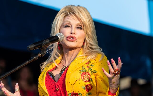La disputa por la herencia de Dolly Parton llega a los tribunales: su sobrino enfrenta una orden de restricción